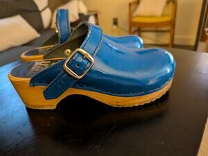 SVEN Clogs Sandals sz 30 Wooden Wedge Clogs Blue Patent Leather Vintage 12.5